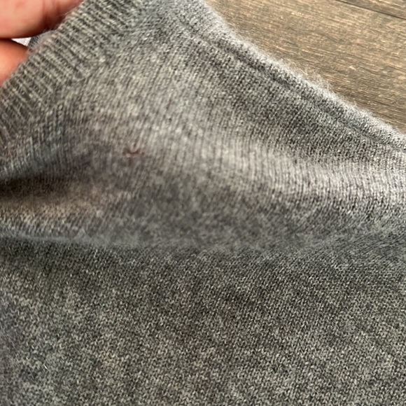 Claude Vernet Medium 100% Cashmere sweater - Picture 3 of 3